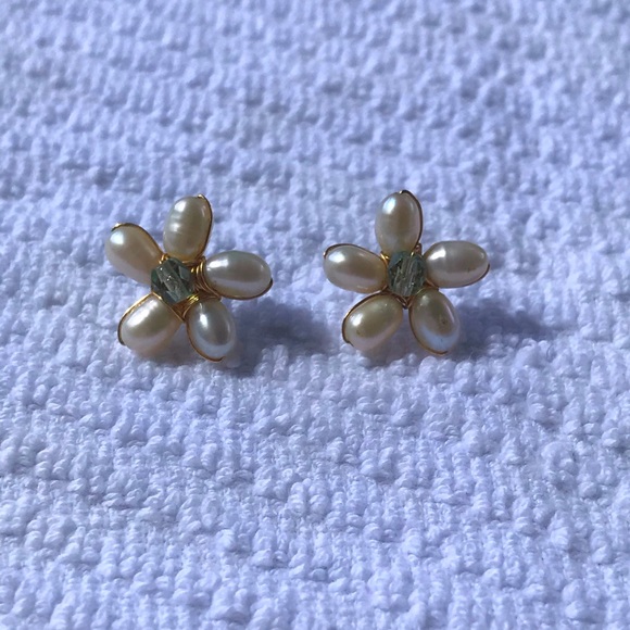 Vintage Beaded Pearl Flower Earrings - Picture 3 of 4